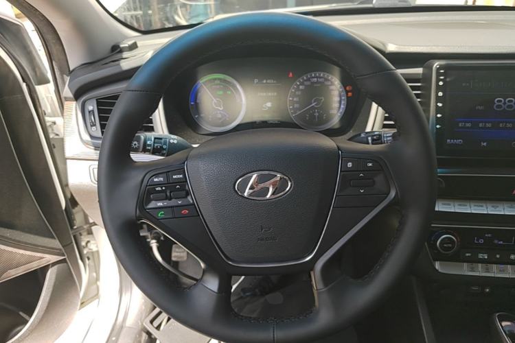 Used Hyundai Sonata Plug-in Hybrid 2018 2.0 PHE Smart Enjoyment Version China VI Standard Steering Wheel