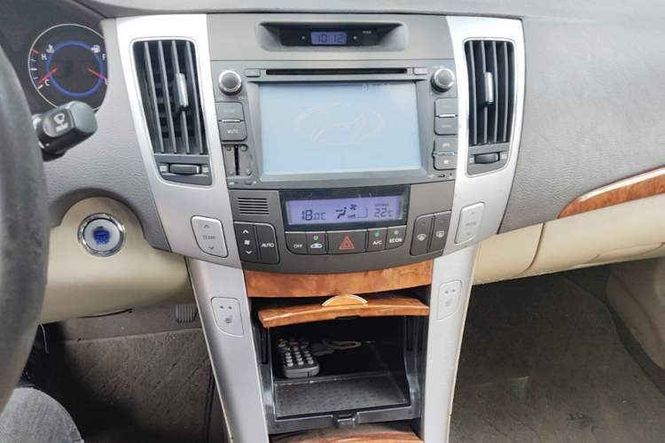 Used Hyundai SONATA·NFC 2009 2.0L Automatic GLS Audio And AC Panel