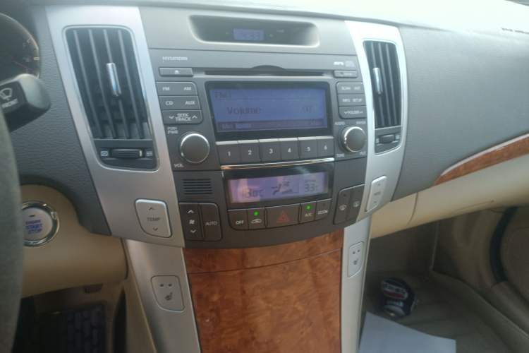 Used Hyundai SONATA·NFC 2009 2.0L Automatic GLS Audio And AC Panel