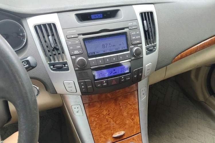 Used Hyundai SONATA·NFC 2009 2.0L Automatic GLS Audio And AC Panel