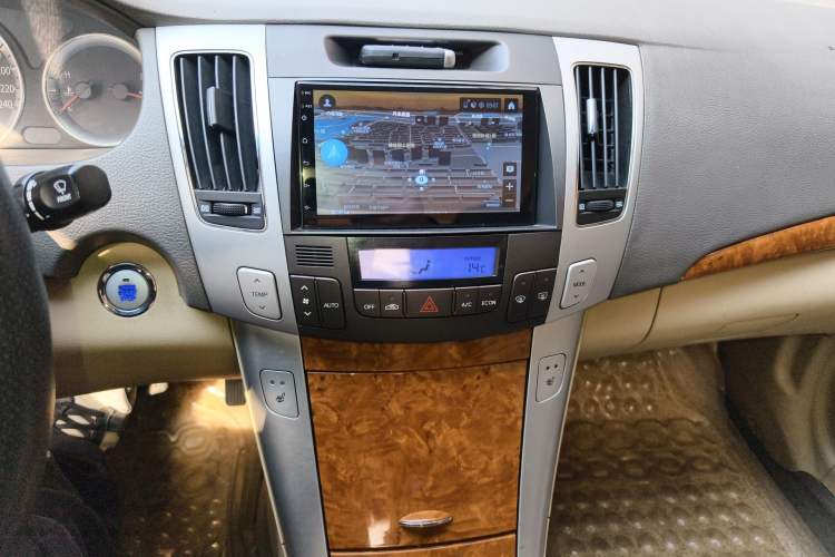 Used Hyundai SONATA·NFC 2009 2.0L Automatic GLS Audio And AC Panel