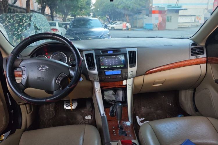 Used Hyundai SONATA·NFC 2009 2.0L Automatic GLS Center Console