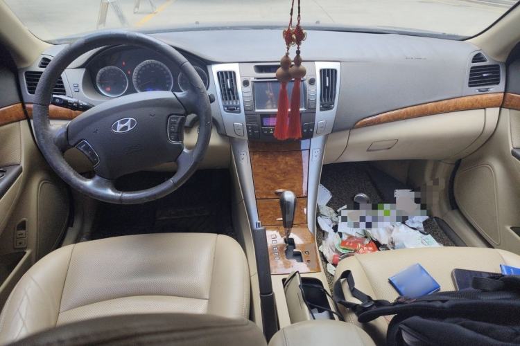 Used Hyundai SONATA·NFC 2009 2.0L Automatic GLS Center Console
