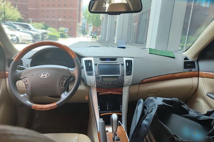 Used Hyundai SONATA·NFC 2009 2.0L AT TOP Center Console