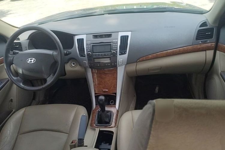 Used Hyundai SONATA·NFC 2009 2.0L MT GL Center Console