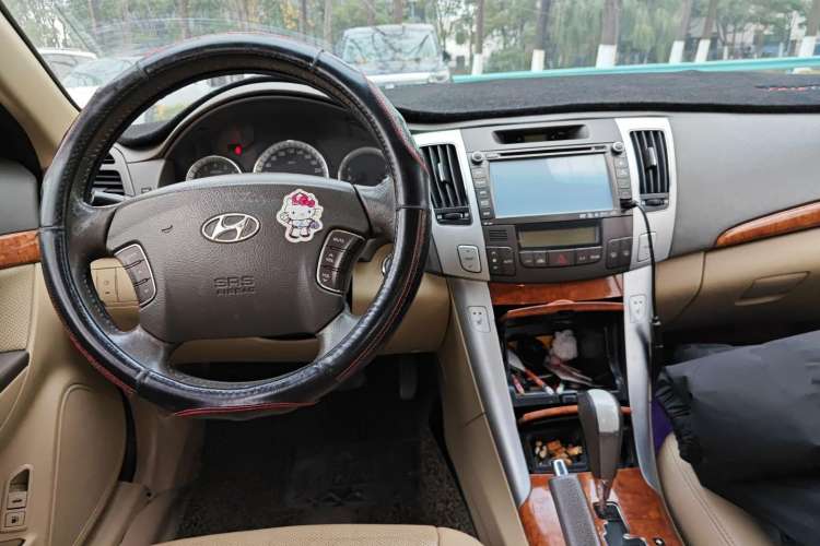 Used Hyundai SONATA·NFC 2009 2.0L Automatic GLS Center Console
