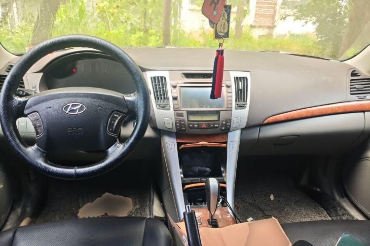 Used Hyundai SONATA·NFC 2009 2.0L Automatic GLS Center Console