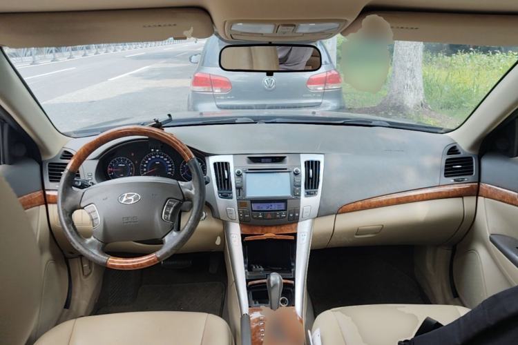 Used Hyundai SONATA·NFC 2009 2.0L Automatic GLS Center Console