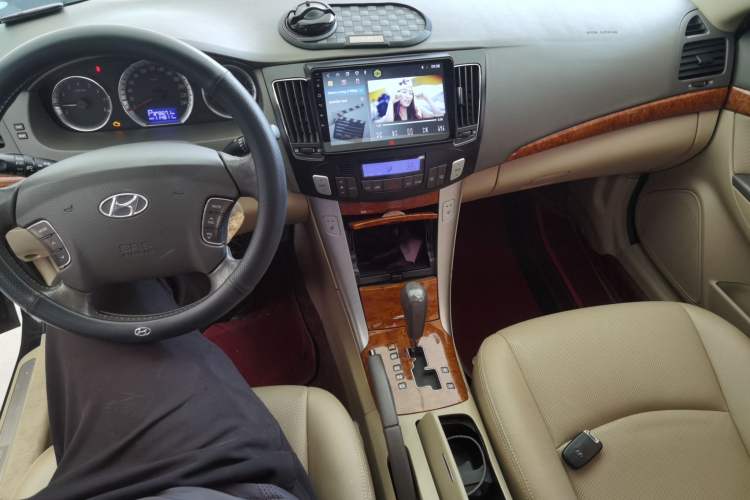 Used Hyundai SONATA·NFC 2009 2.0L Automatic GLS Center Console