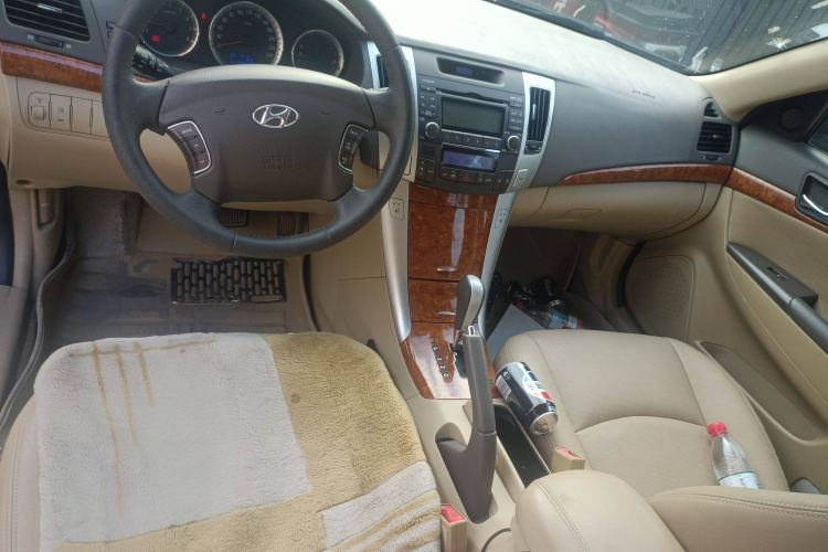 Used Hyundai SONATA·NFC 2009 2.0L Automatic GLS Center Console