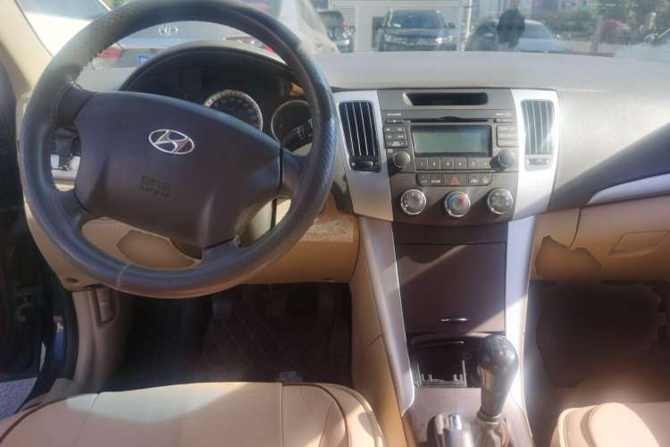 Used Hyundai SONATA·NFC 2009 2.0L MT GL Center Console