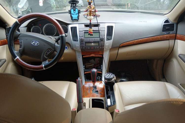 Used Hyundai SONATA·NFC 2009 2.0L Automatic GLS Center Console