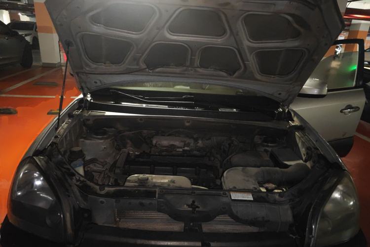 Used Hyundai Tucson 2006 2.0L Automatic 2WD Comfort Edition Engine Bay