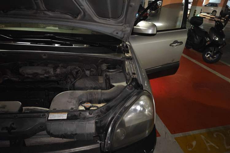 Used Hyundai Tucson 2006 2.0L Automatic 2WD Comfort Edition Engine Bay Left