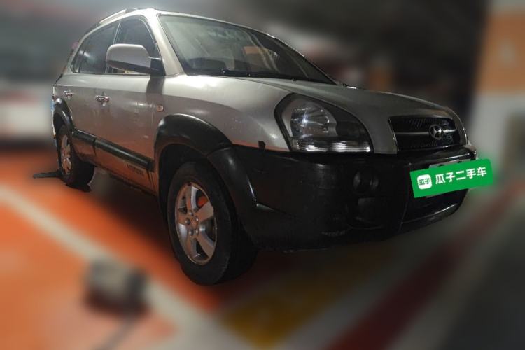 Used Hyundai Tucson 2006 2.0L Automatic 2WD Comfort Edition Front Right 45 Deg