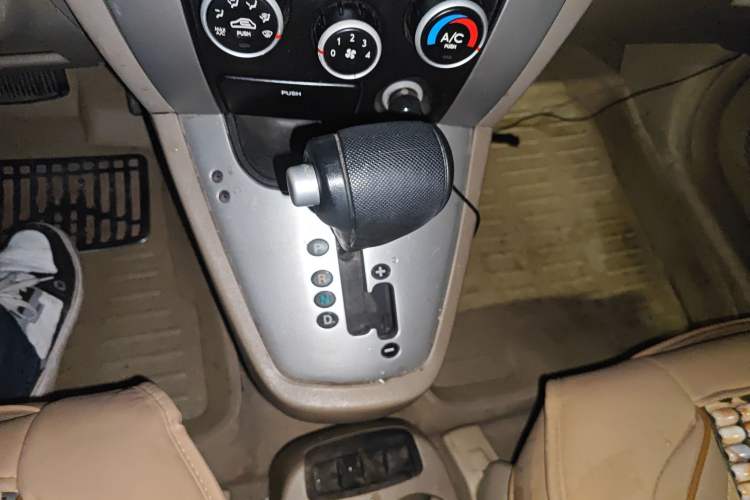 Used Hyundai Tucson 2006 2.0L Automatic 2WD Comfort Edition Gear Lever