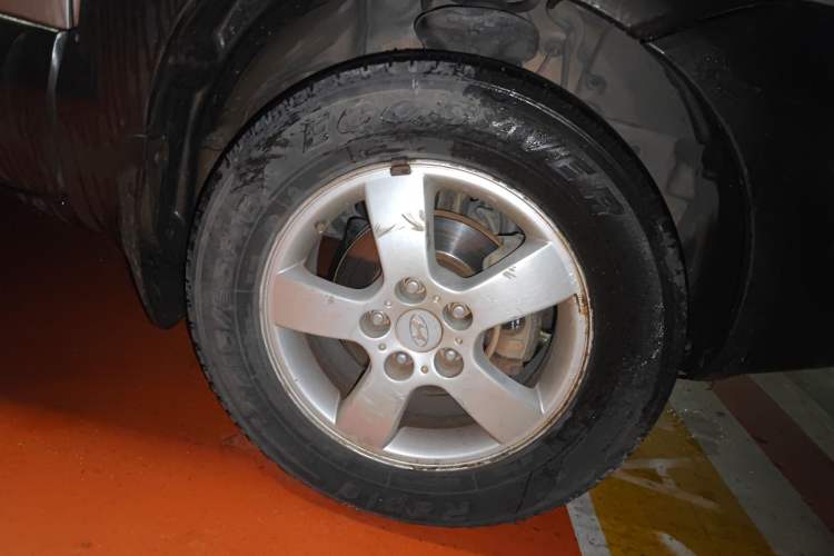 Used Hyundai Tucson 2006 2.0L Automatic 2WD Comfort Edition Right Front Wheel Hub