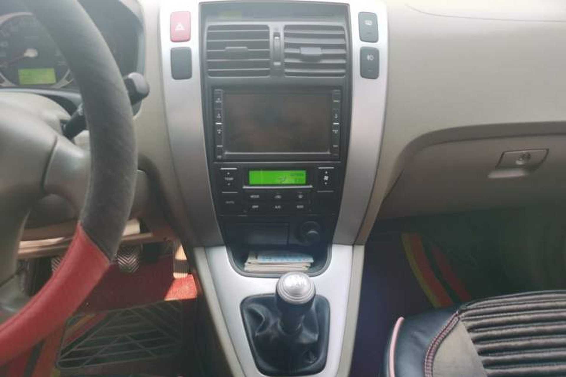 Used Hyundai Tucson 2006 2.0L Manual 4x4 Luxury Version Audio And AC Panel