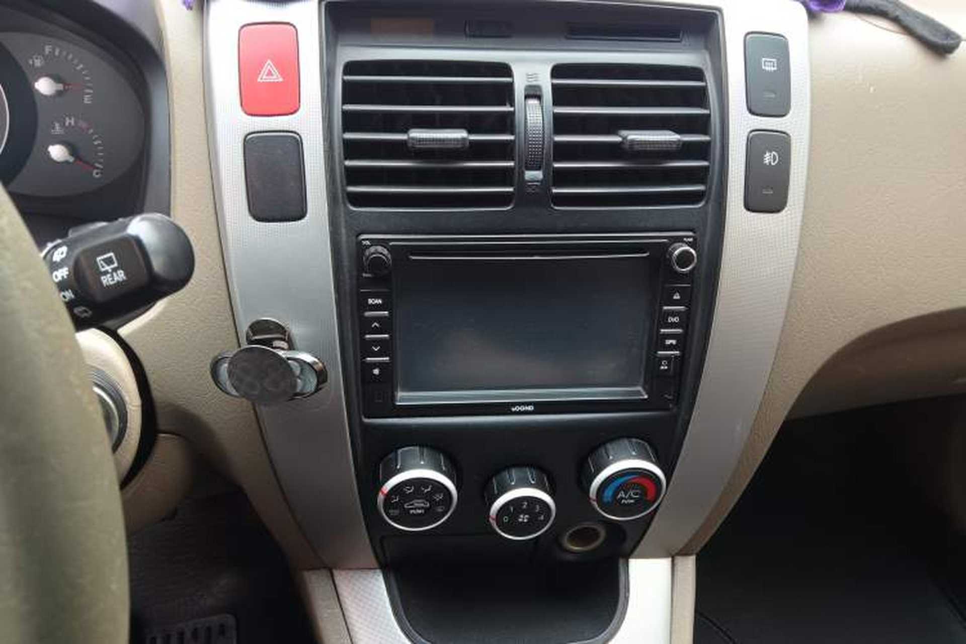 Used Hyundai Tucson 2009 2.0L Manual Two-Wheel Drive Fashion Edition Audio And AC Panel