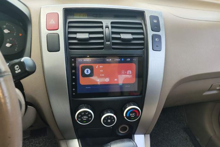 Used Hyundai Tucson 2009 2.0L Automatic Two-Wheel Drive with Sunroof Audio And AC Panel