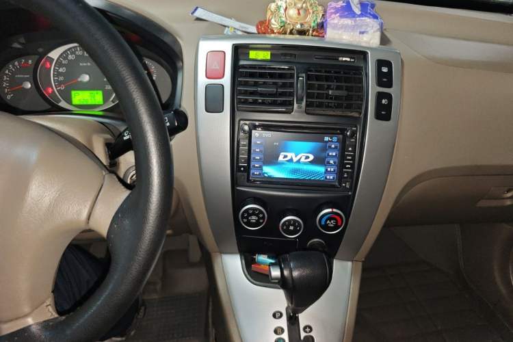 Used Hyundai Tucson 2009 2.0L Automatic Two-Wheel Drive with Sunroof Audio And AC Panel