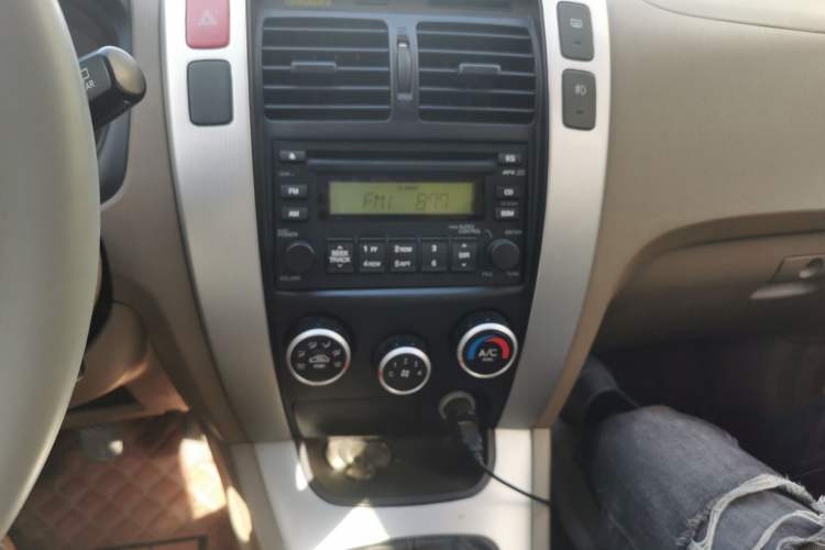 Used Hyundai Tucson 2009 2.0L Manual Two-Wheel Drive Fashion Edition Audio And AC Panel