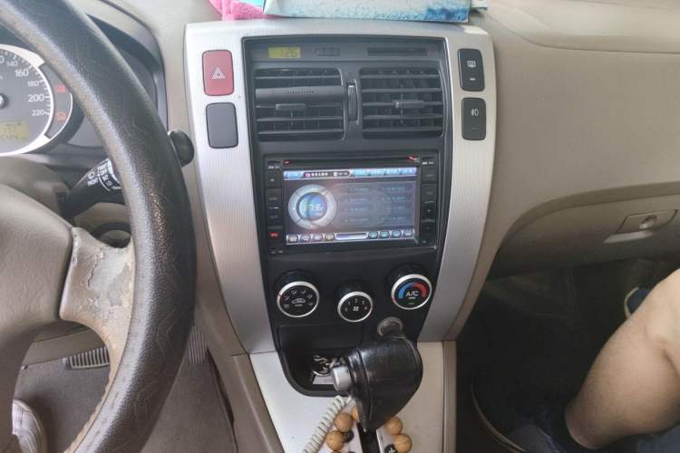 Used Hyundai Tucson 2009 2.0L Automatic Two-Wheel Drive with Sunroof Audio And AC Panel