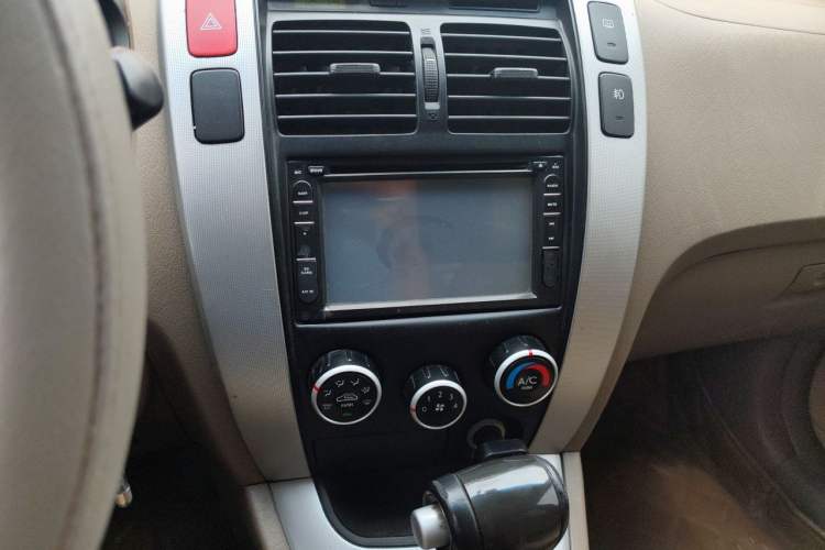 Used Hyundai Tucson 2009 2.0L Automatic Two-Wheel Drive with Sunroof Audio And AC Panel