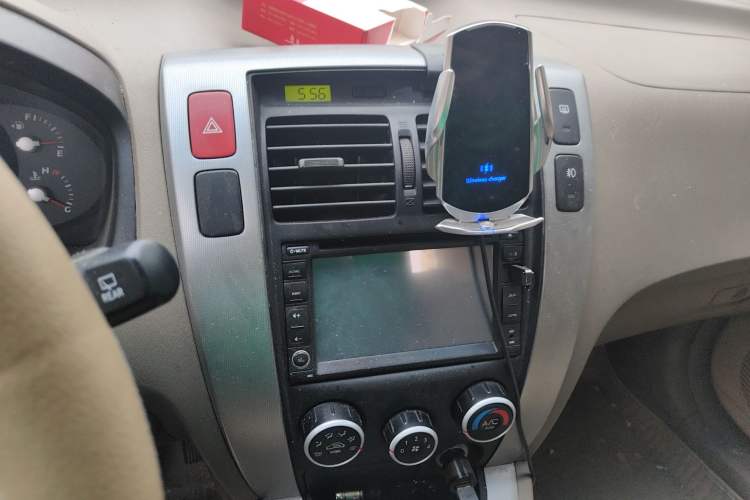 Used Hyundai Tucson 2009 2.0L Automatic Two-Wheel Drive with Sunroof Audio And AC Panel
