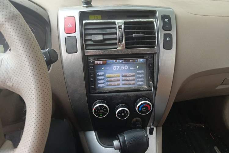 Used Hyundai Tucson 2009 2.0L Automatic Two-Wheel Drive with Sunroof Audio And AC Panel
