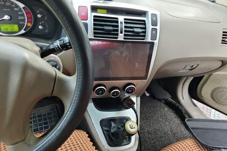 Used Hyundai Tucson 2009 2.0L Manual Two-Wheel Drive Fashion Edition Audio And AC Panel