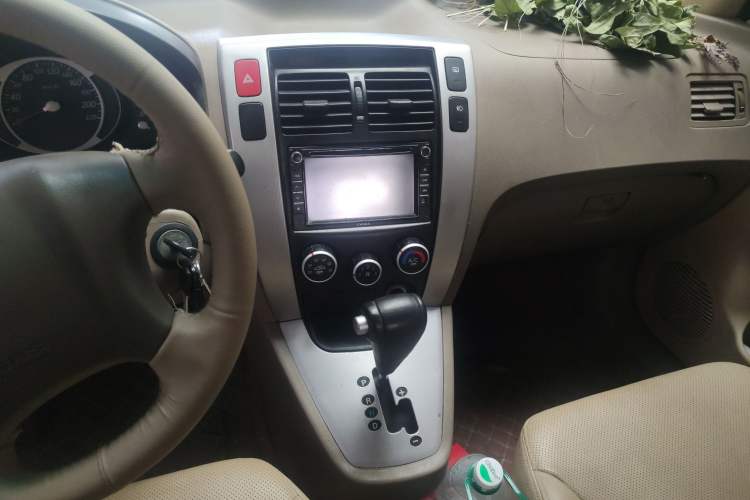 Used Hyundai Tucson 2009 2.0L Automatic Two-Wheel Drive with Sunroof Audio And AC Panel
