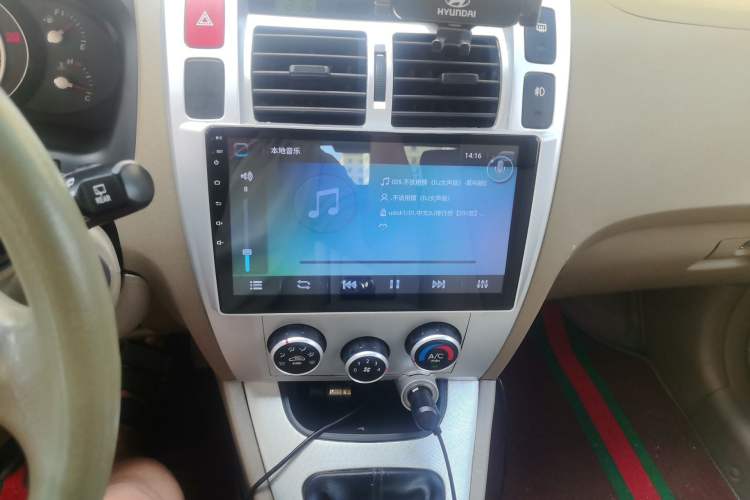 Used Hyundai Tucson 2009 2.0L Manual Two-Wheel Drive Fashion Edition Audio And AC Panel