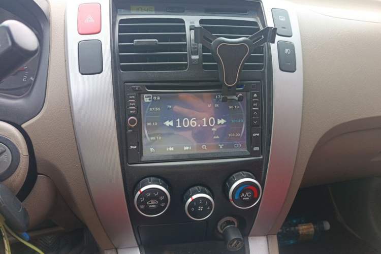 Used Hyundai Tucson 2009 2.0L Manual Two-Wheel Drive Fashion Edition Audio And AC Panel