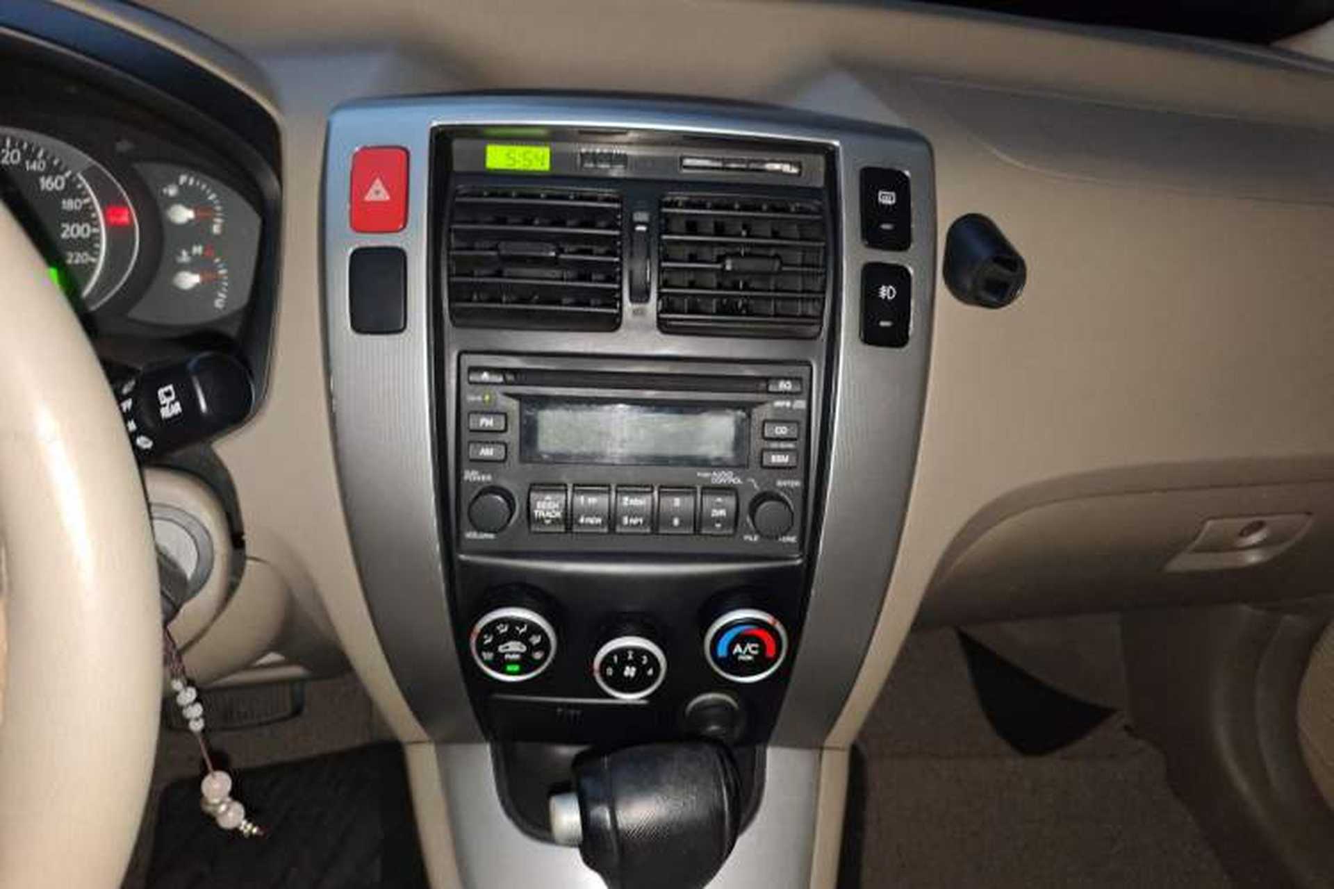 Used Hyundai Tucson 2009 2.0L Automatic Two-Wheel Drive with Sunroof Audio And AC Panel