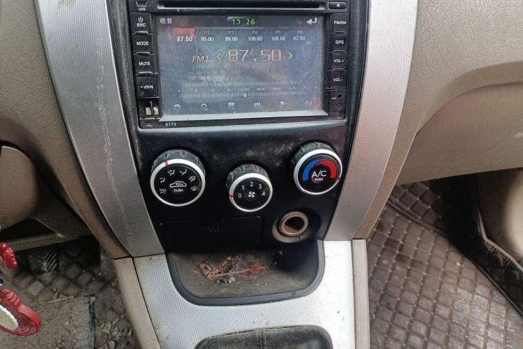 Used Hyundai Tucson 2009 2.0L Manual Two-Wheel Drive Fashion Edition Audio And AC Panel