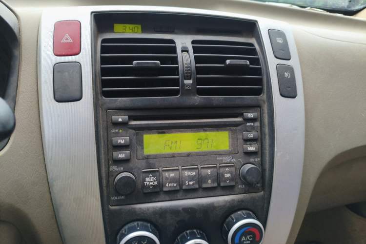 Used Hyundai Tucson 2009 2.0L Automatic Two-Wheel Drive with Sunroof Audio And AC Panel