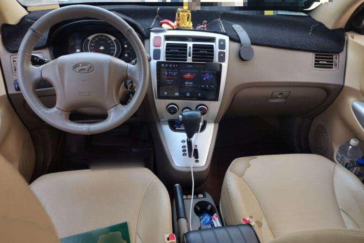 Used Hyundai Tucson 2009 2.0L Automatic Two-Wheel Drive with Sunroof Center Console