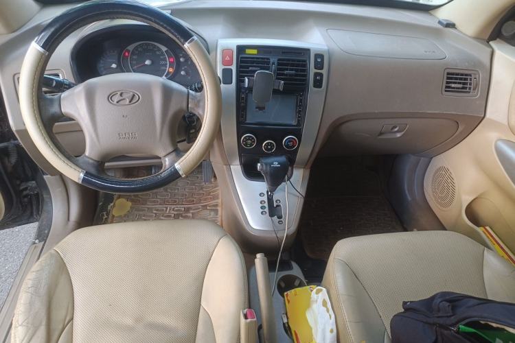 Used Hyundai Tucson 2009 2.0L Automatic Two-Wheel Drive with Sunroof Center Console