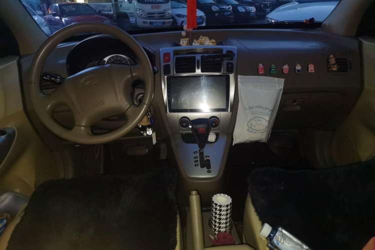 Used Hyundai Tucson 2009 2.0L Automatic Two-Wheel Drive with Sunroof Center Console
