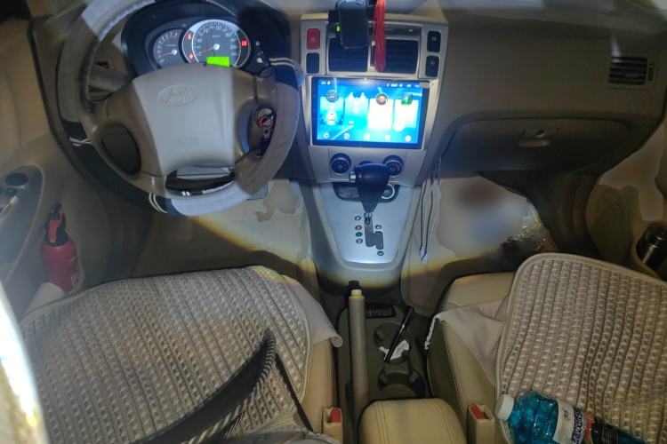 Used Hyundai Tucson 2009 2.0L Automatic Two-Wheel Drive with Sunroof Center Console