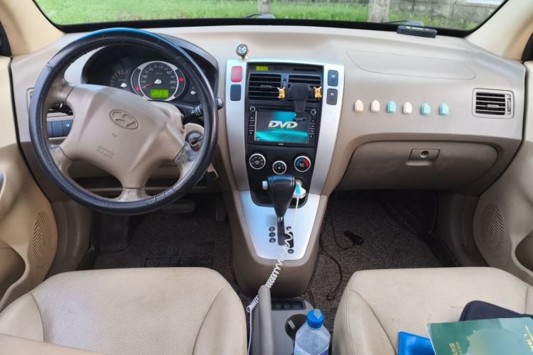 Used Hyundai Tucson 2009 2.0L Automatic Two-Wheel Drive with Sunroof Center Console