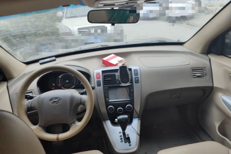 Used Hyundai Tucson 2009 2.0L Automatic Two-Wheel Drive with Sunroof Center Console