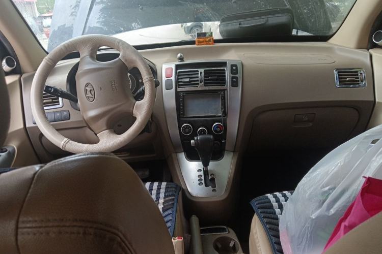 Used Hyundai Tucson 2009 2.0L Automatic Two-Wheel Drive with Sunroof Center Console