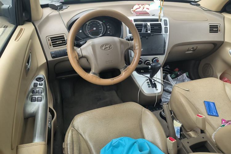 Used Hyundai Tucson 2009 2.0L Automatic Two-Wheel Drive with Sunroof Center Console