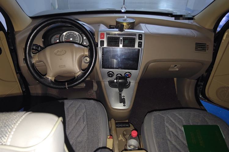 Used Hyundai Tucson 2009 2.0L Automatic Two-Wheel Drive with Sunroof Center Console