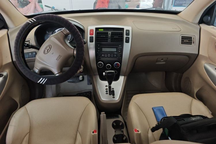 Used Hyundai Tucson 2009 2.0L Automatic Two-Wheel Drive with Sunroof Center Console
