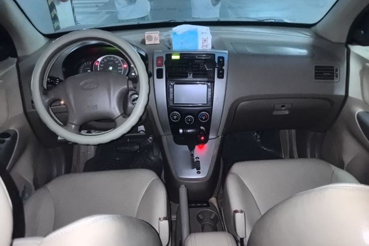 Used Hyundai Tucson 2009 2.0L Automatic Two-Wheel Drive with Sunroof Center Console