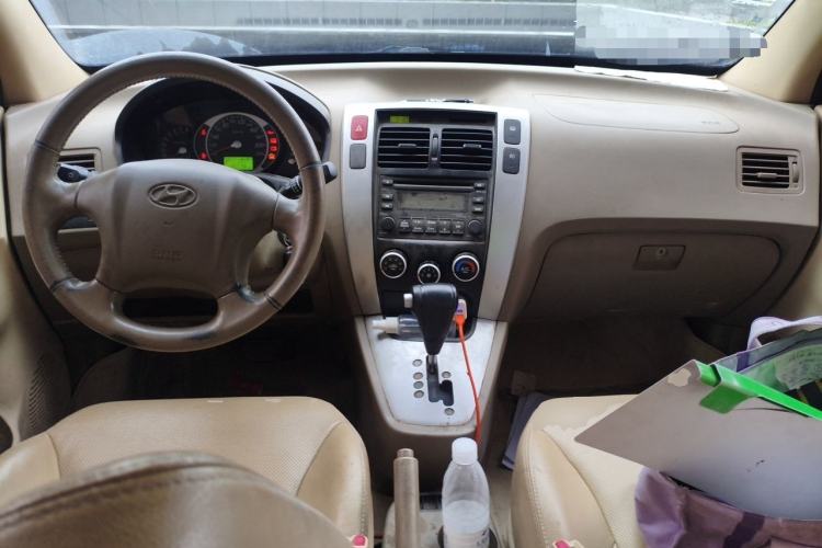 Used Hyundai Tucson 2009 2.0L Automatic Two-Wheel Drive with Sunroof Center Console