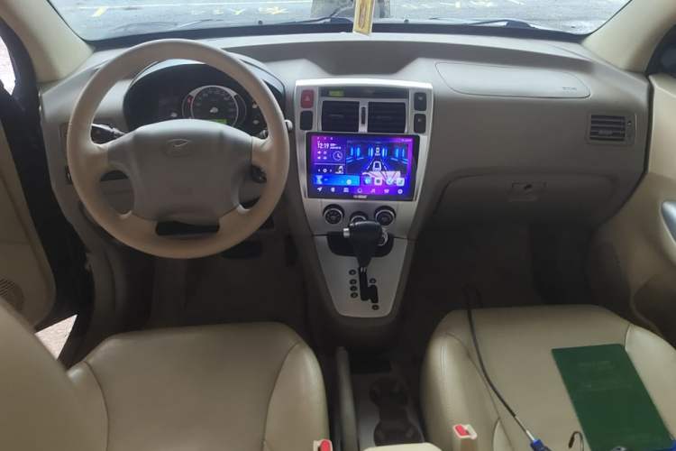 Used Hyundai Tucson 2009 2.0L Automatic Two-Wheel Drive with Sunroof Center Console